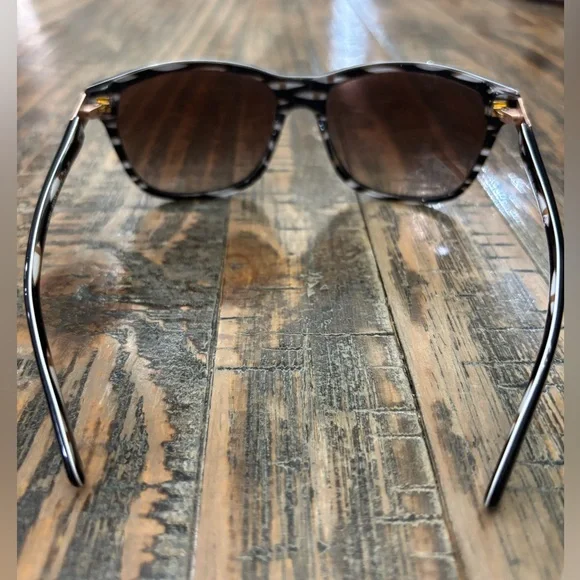 Tory Burch Sunglasses Style 7031 - Picture 5 of 8
